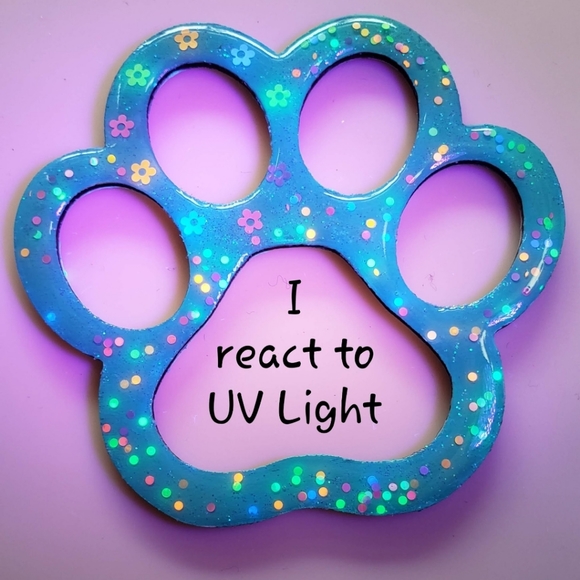 Handmade Spring Paw Print Decor Accessory - Picture 2 of 11